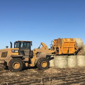 7200-LMH Bale Processor loading bales